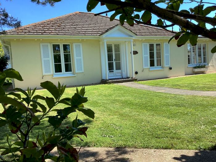 3 Bedroom Bungalow To Rent In Aldwick Bay Marine Estate, Aldwick, PO21
