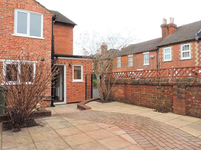 2 Bedroom Semi-Detached House To Rent In Markenfield Rd, Guildford, GU1