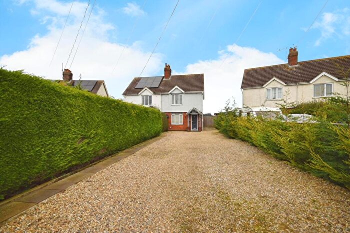 3 Bedroom Semi-Detached House For Sale In Station Road, Firsby, PE23