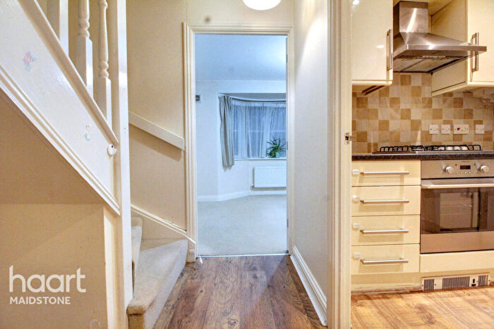 3 Bedroom Semi-Detached House To Rent In Grovewood Halt, Weavering, ME14