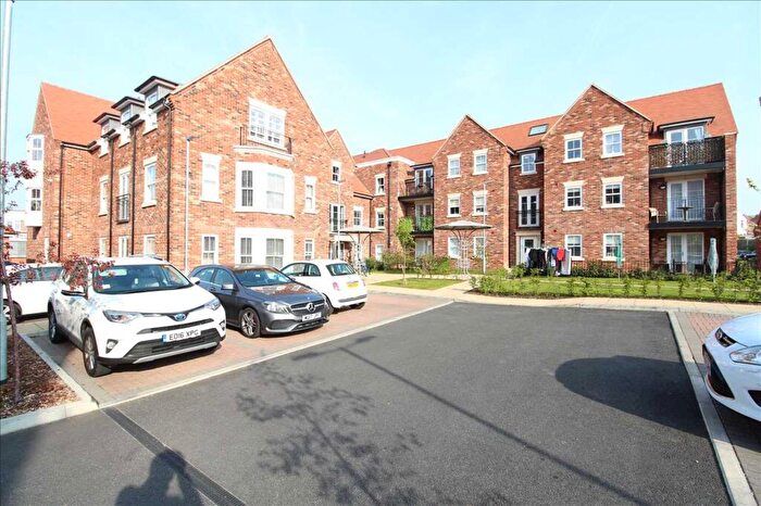 2 Bedroom Apartment To Rent In Leigh On Sea, SS9