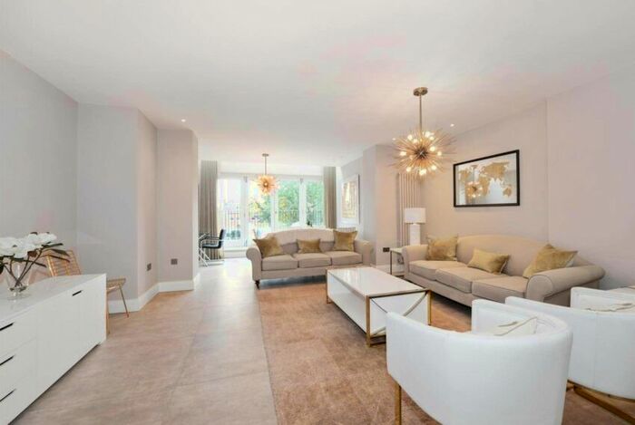 2 Bedroom Flat To Rent In Lyndhurst Road, London, NW3