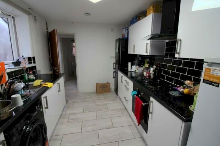 4 Bedroom Terraced House To Rent In Russell Street - Cardiff, CF24