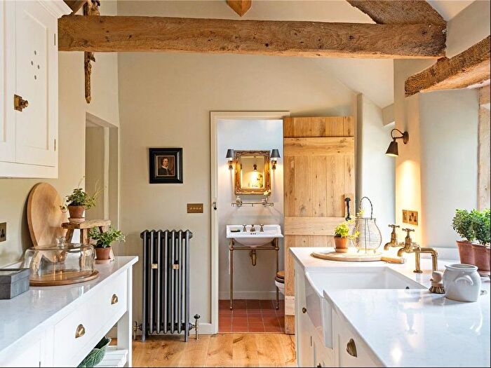 2 Bedroom House To Rent In Barnsley Cottage, GL7