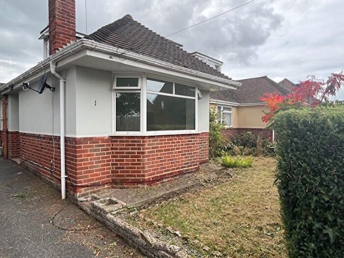 3 Bedroom Bungalow To Rent In Pangbourne Close, Southampton, SO19