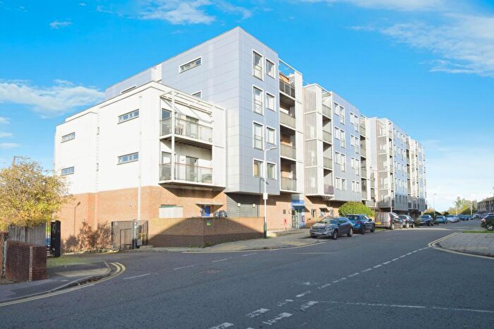 1 Bedroom Flat For Sale In Sunflower Court, Lower Mardyke Avenue, Rainham, Greater London, RM13