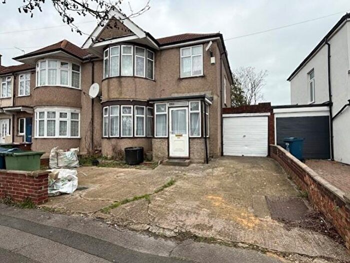 3 Bedroom End Of Terrace House To Rent In Christchurch Avenue, Harrow, Greater London, HA3