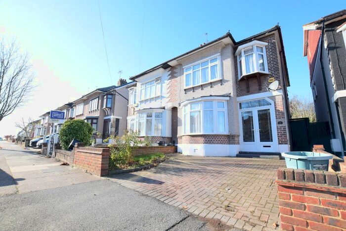 3 Bedroom Terraced House To Rent In Colvin Gardens, Ilford, IG6