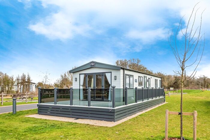 2 Bedroom Park Home For Sale In Broadway Lane, South Cerney, Cirencester, GL7
