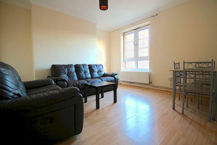 3 Bedroom Flat To Rent In Prusom Street, London, E1W