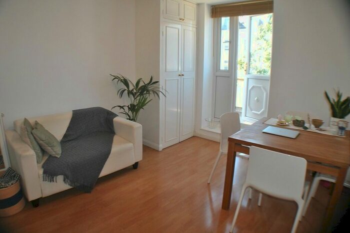 1 Bedroom Flat To Rent In Pinehurst Court, Notting Hill Gate, London, W11