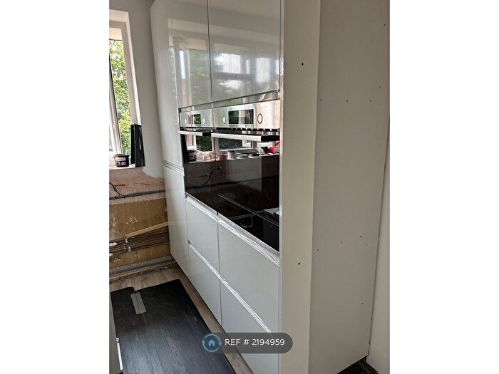 3 Bedroom Flat To Rent In Putney, Putney, SW15