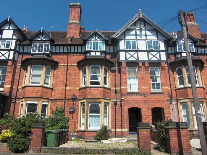 2 Bedroom Flat To Rent In Flat, Heath Terrace, Leamington Spa, CV32