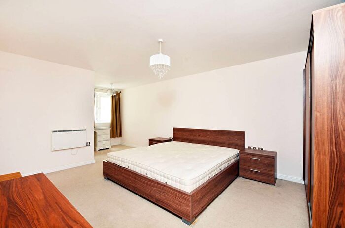 2 Bedroom Flat For Sale In Broadway, Ealing, London, W13