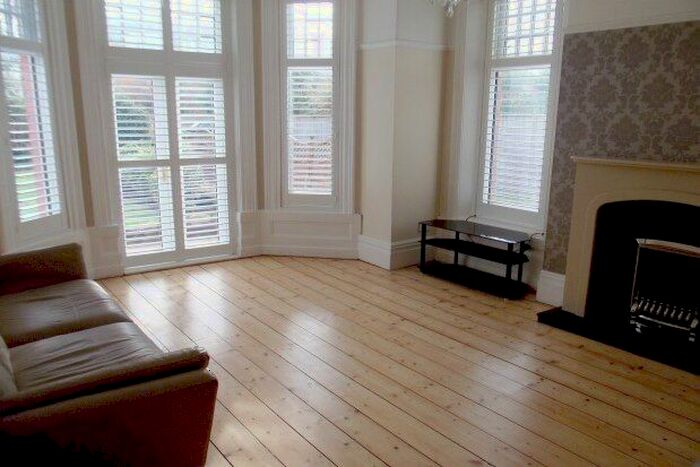 2 Bedroom Property To Rent In Park Road, Wirral CH48