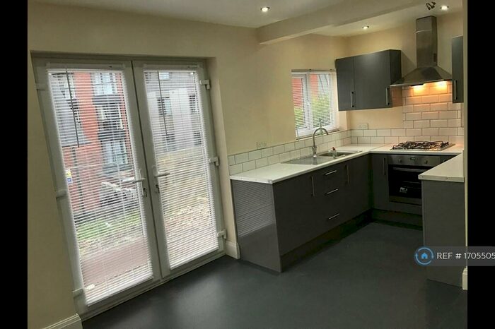 4 Bedroom End Of Terrace House To Rent In Kelso Gardens, Leeds, LS2