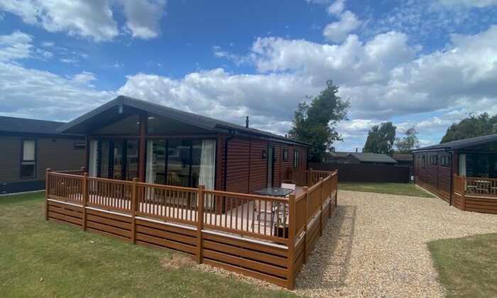 3 Bedroom Mobile/park Home For Sale In Sidmouth Road, Rousdon, Lyme Regis, DT7