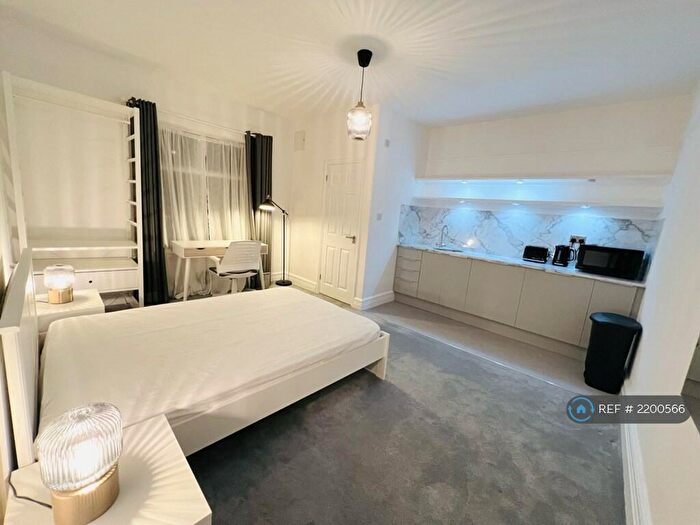 Studio To Rent In Park Road, Loughborough, LE11