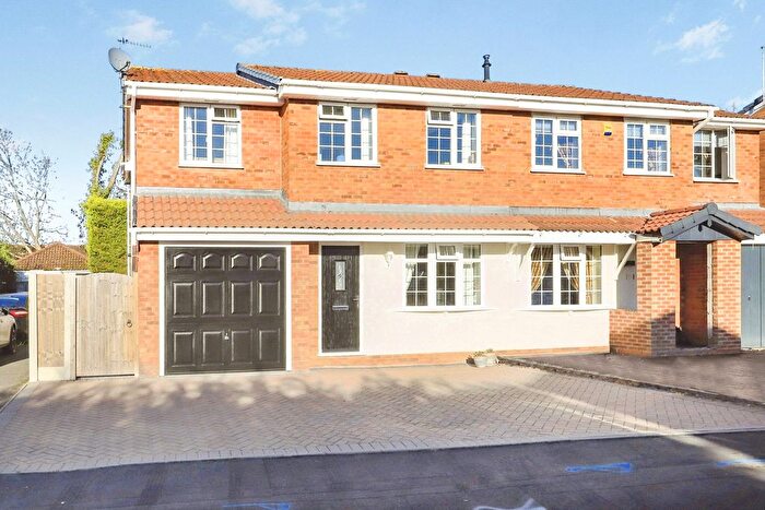 4 Bedroom Semi Detached House For Sale In Ennerdale Drive, Perton, Wolverhampton, Staffordshire, WV6