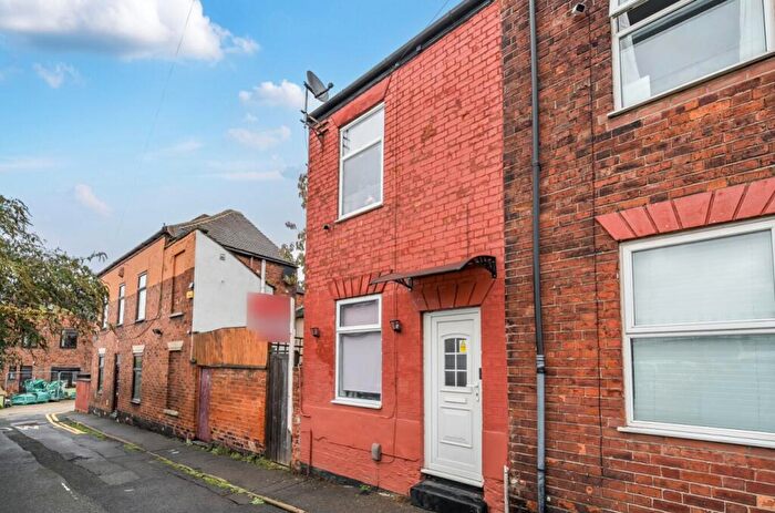 2 Bedroom House For Sale In Queen Street, NG31