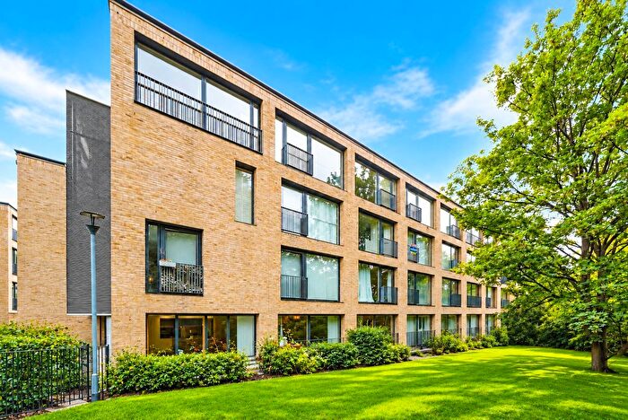 2 Bedroom Flat For Sale In Watermill Way, London, SW19