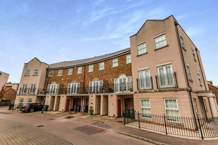 4 Bedroom House To Rent In Palladian Circus, Greenhithe, Kent, DA9