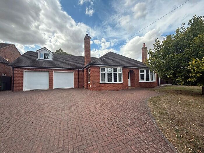 4 Bedroom Detached Bungalow For Sale In Chapel Street, Sleaford, NG34