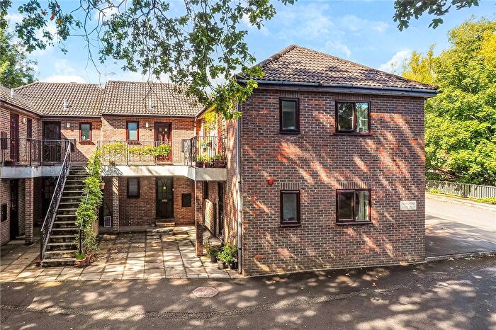 1 Bedroom Flat For Sale In Longmead, Liss, Hampshire, GU33