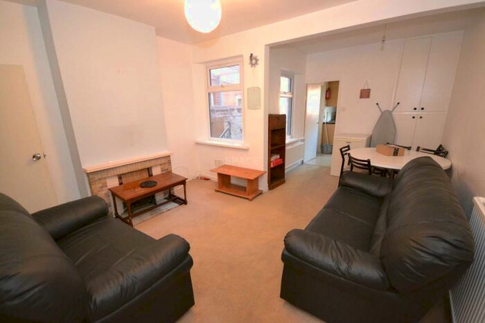 5 Bedroom Terraced House To Rent In Norris Road, Reading, Berkshire, RG6