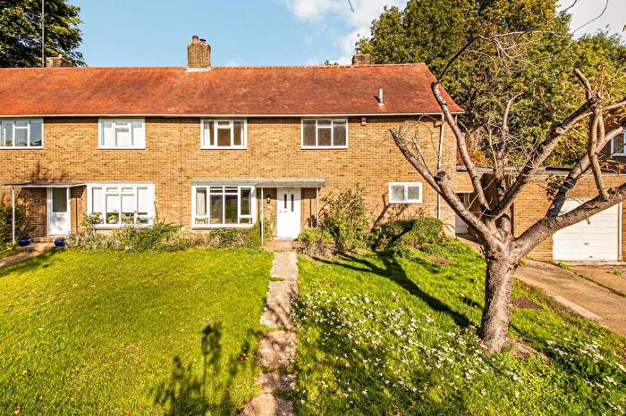 4 Bedroom Semi-Detached House For Sale In Kingston Close, Abingdon, OX14