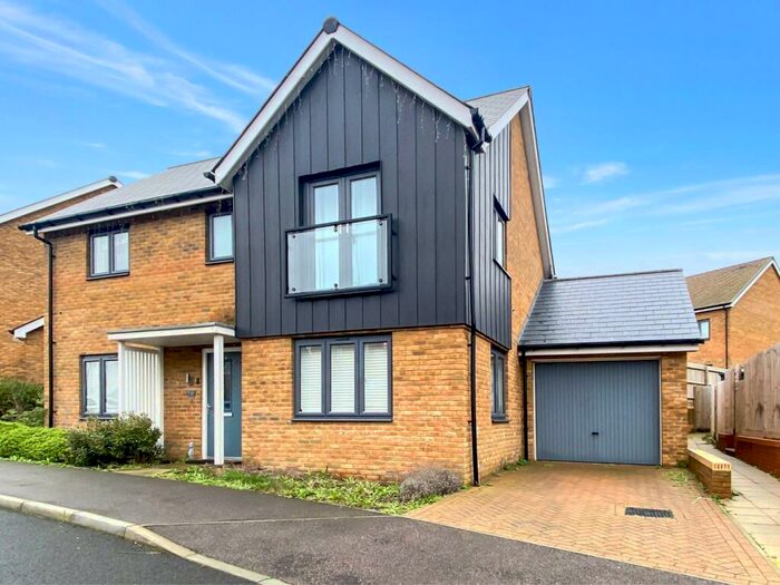 3 Bedroom Detached House To Rent In Amsterdam Way, Northfleet, Gravesend, Kent, DA11