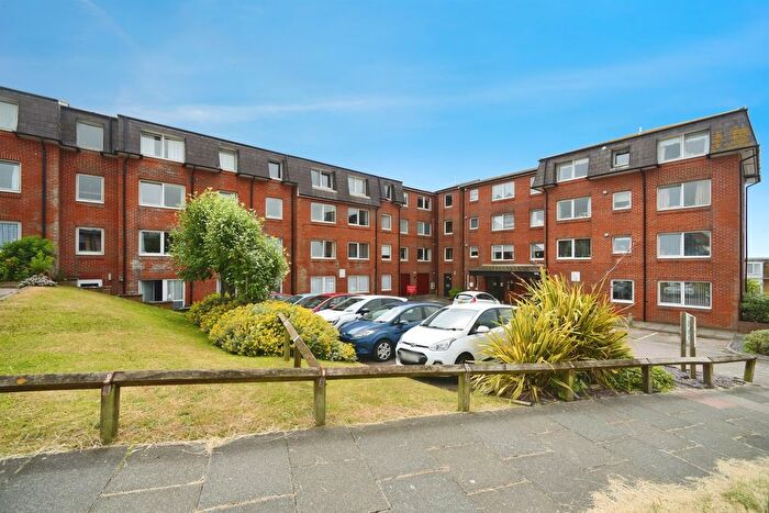 1 Bedroom Flat For Sale In Longridge Avenue, Saltdean, Brighton, BN2