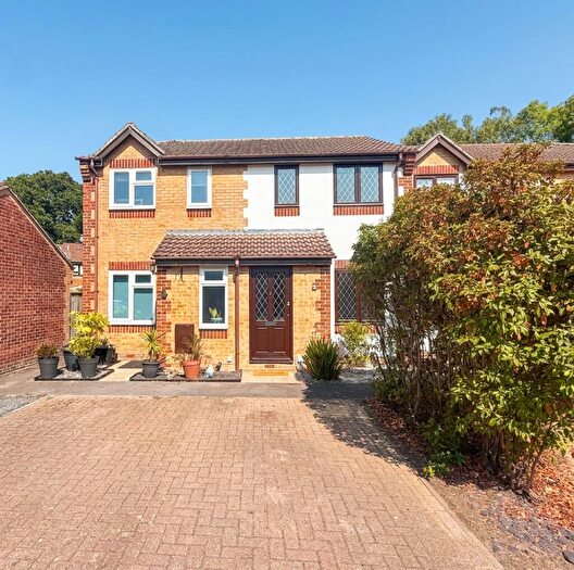 2 Bedroom Terraced House For Sale In Willow Drive, Marchwood, SO40