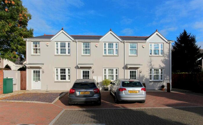 2 Bedroom Terraced House To Rent In Cwrt Penhill, Cardiff, CF11