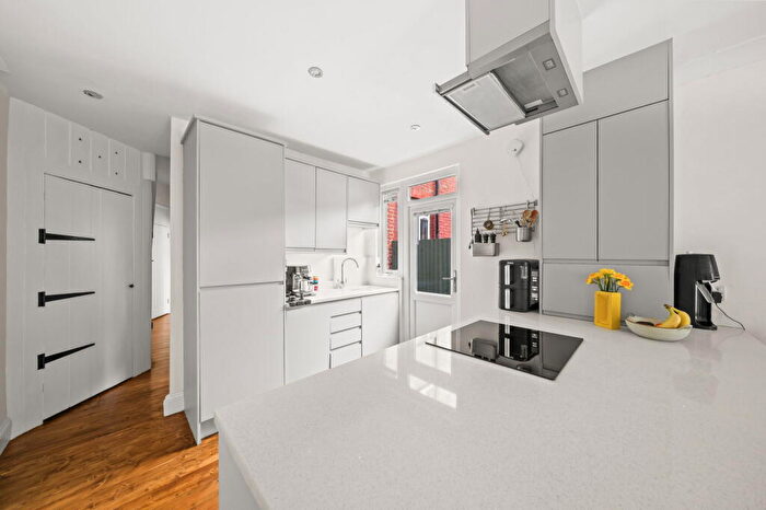 2 Bedroom Flat For Sale In Osborne Road, London, NW2