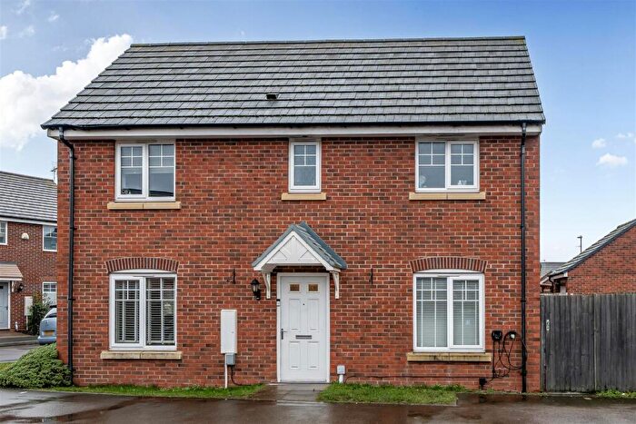 3 Bedroom Semi Detached House For Sale In Weir Crescent, Kidderminster, DY11