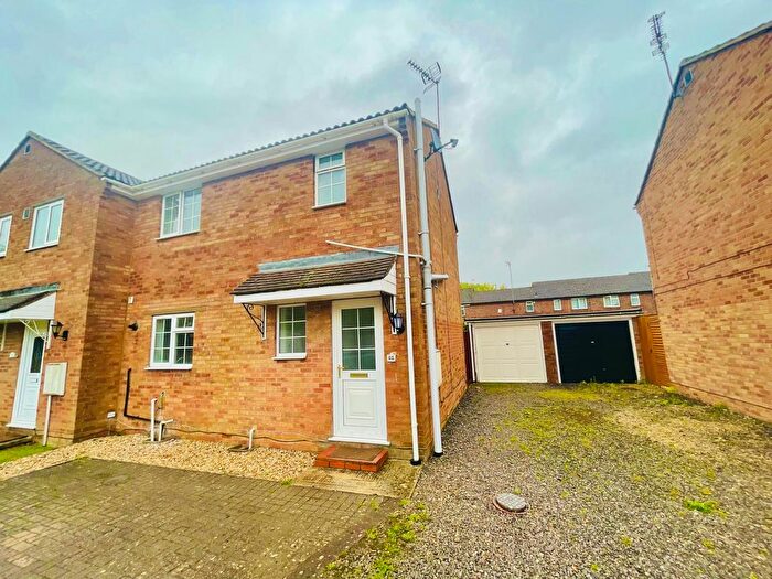 3 Bedroom Semi-Detached House To Rent In Castle Dore, Swindon, SN5