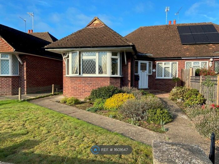 3 Bedroom Semi-Detached House To Rent In Fieldhurst Close, Addlestone, KT15