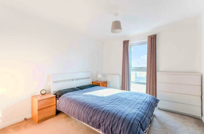 2 Bedroom Flat To Rent In Shillingshaw Lodge, Canning Town, London, E16