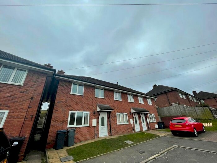 3 Bedroom End Of Terrace House To Rent In Vinnal Grove, Birmingham, B32