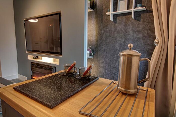 2 Bedroom Semi-Detached House For Sale In Rosehill Road, Ipswich, IP3