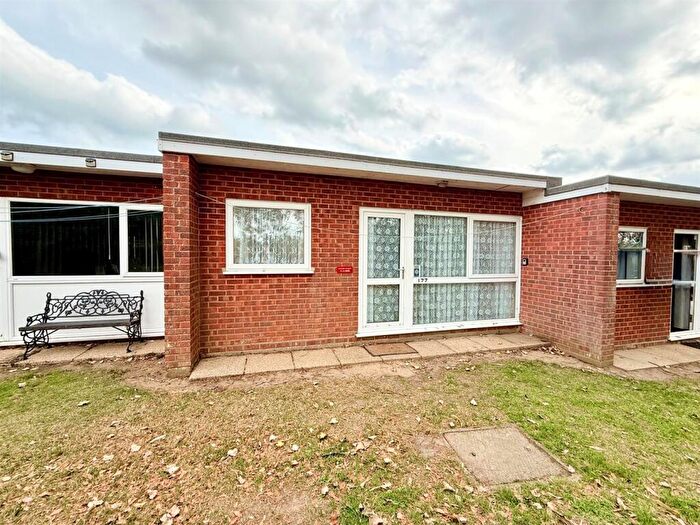 3 Bedroom Chalet For Sale In Back Market Lane, Hemsby, NR29