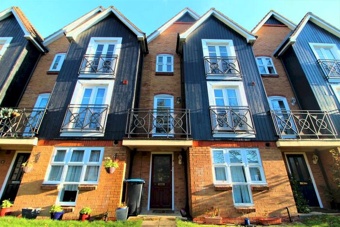 4 Bedroom Town House To Rent In Mulready Walk, Hemel Hempstead, Hertfordshire, HP3