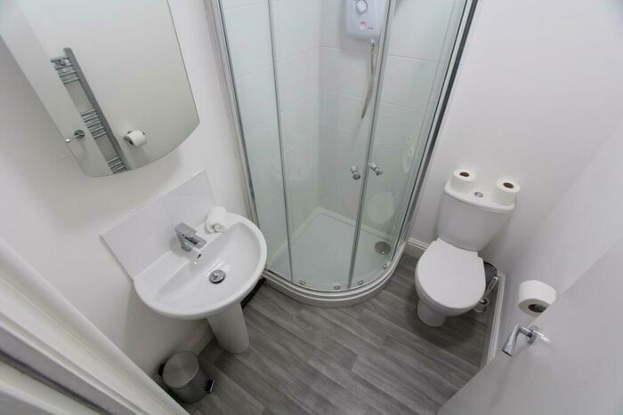 6 Bedroom House To Rent In Braemar Road, Manchester, Manchester, M14