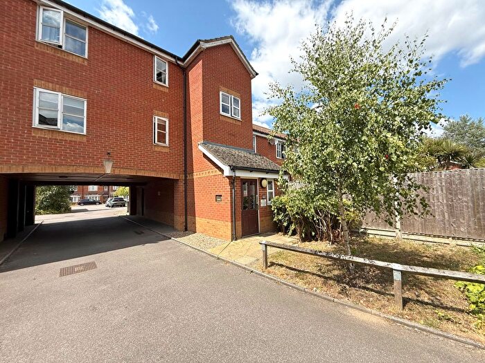 2 Bedroom Flat To Rent In White Willow Close, Willesborough, TN24