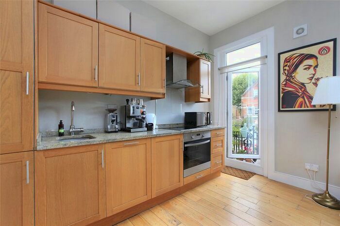 2 Bedroom Flat To Rent In Trinity Road, Wandsworth, London, SW17
