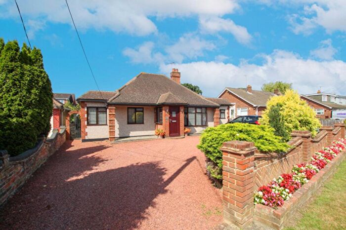 3 Bedroom Detached Bungalow For Sale In Vista Road, Wickford, SS11