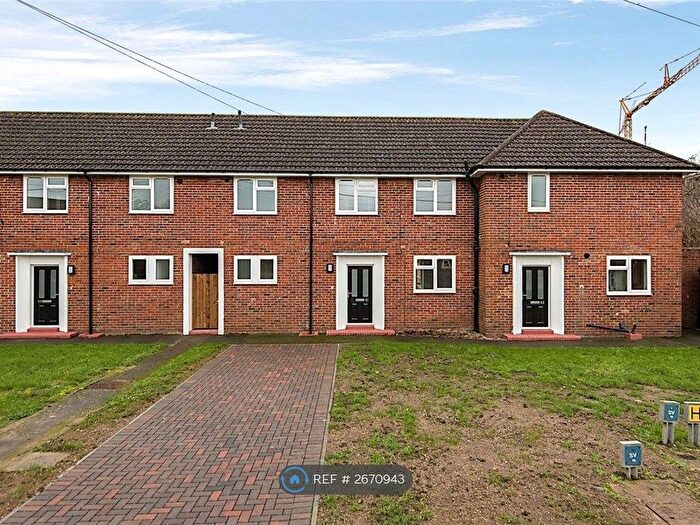 3 Bedroom Terraced House To Rent In Beavers Crescent, Hounslow, TW4