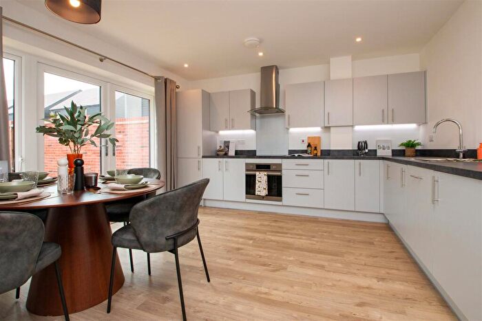 3 Bedroom Semi-Detached House To Rent In Nd Month Rent Free - Shenley Wood, Milton Keynes, MK5