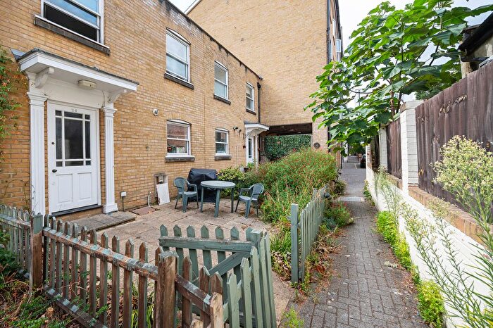 2 Bedroom Property To Rent In St Matthews Row, Shoreditch, London, E2